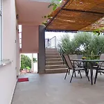 شقة Zrinko