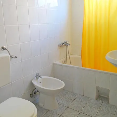 Zrinko Apartment *